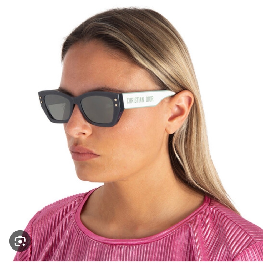 DiorPacific S2U
Green Squared Sunglasses with Brown Mirrored Lenses